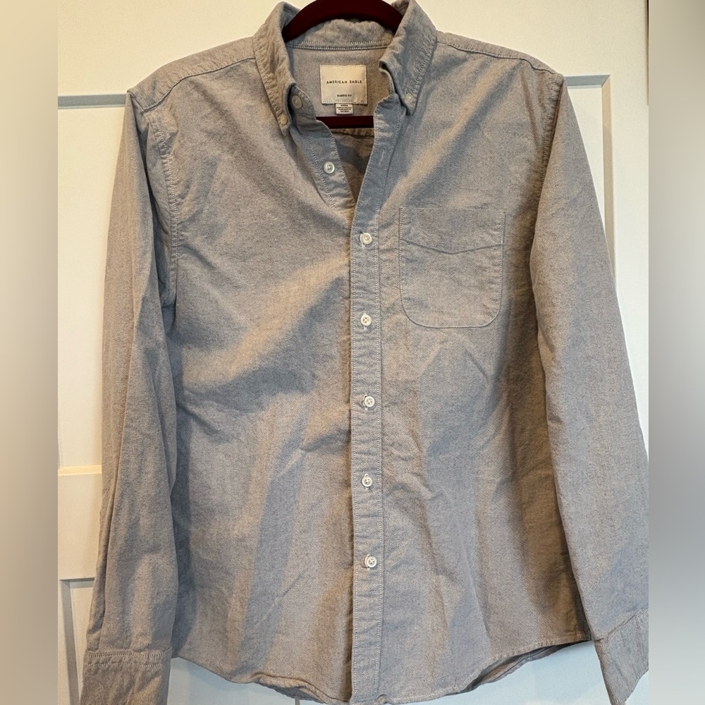 American Eagle Men’s Button Down shirt. small